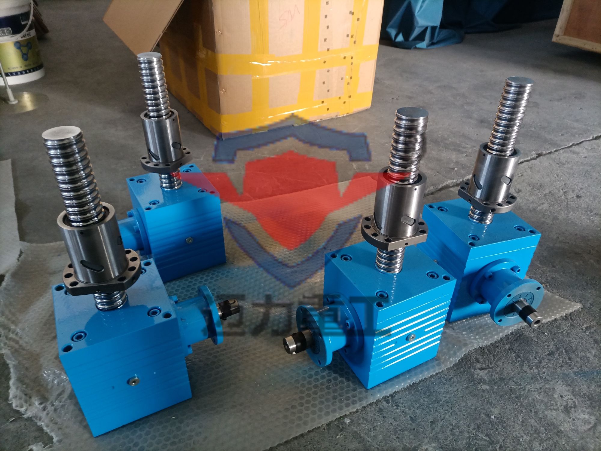 定制款齒輪滾珠升降機(jī)